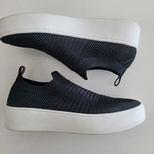 Steve Madden Platform Sneaker, white and black, sz 6.5